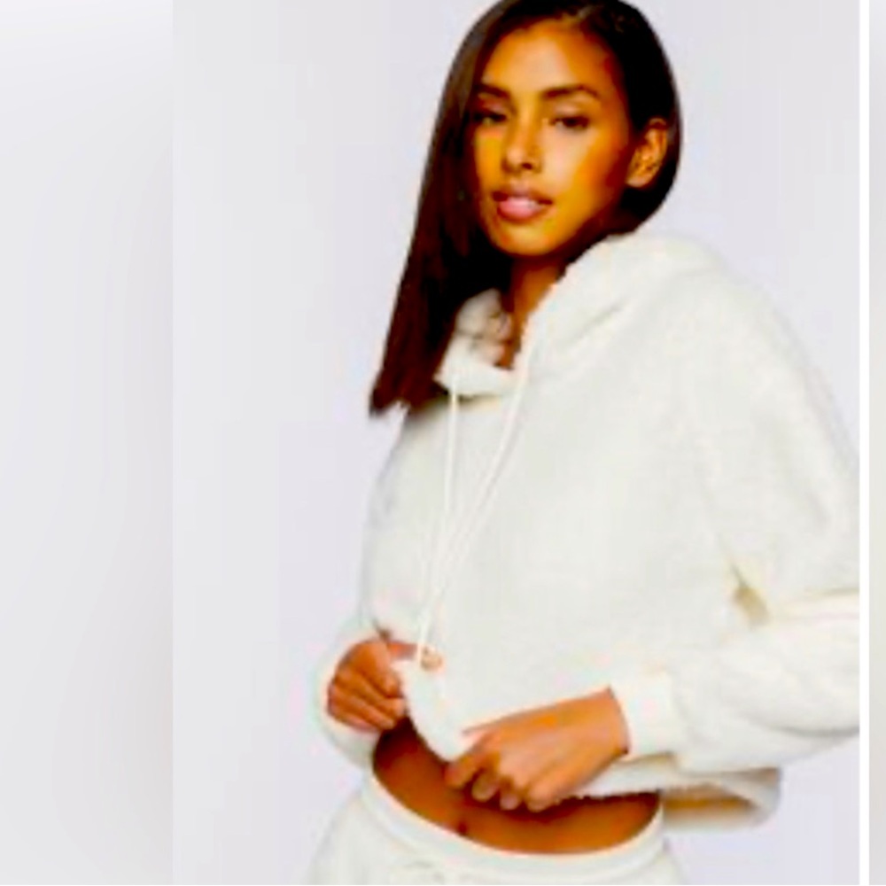 Forever 21 Faux Shearling Lounge cropped Hoodie, Size Medium, cream